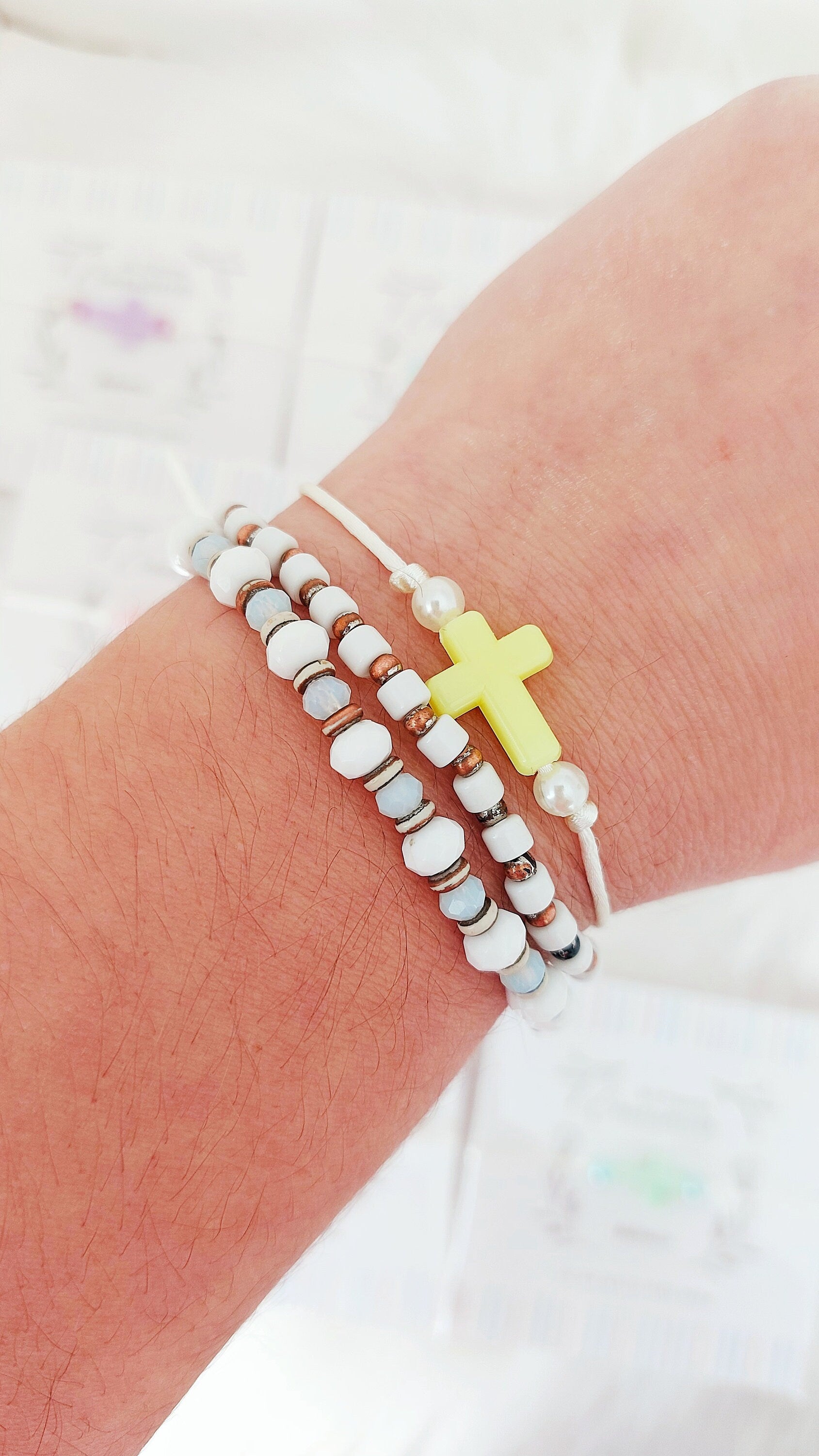 Pulsera con cruz + Tarjeta Personalizada
