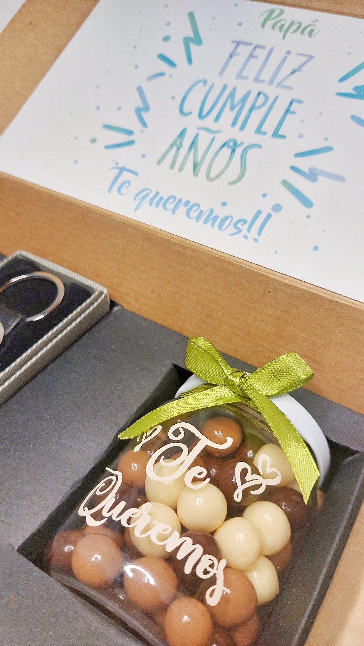 Caja regalo llavero + chocolates