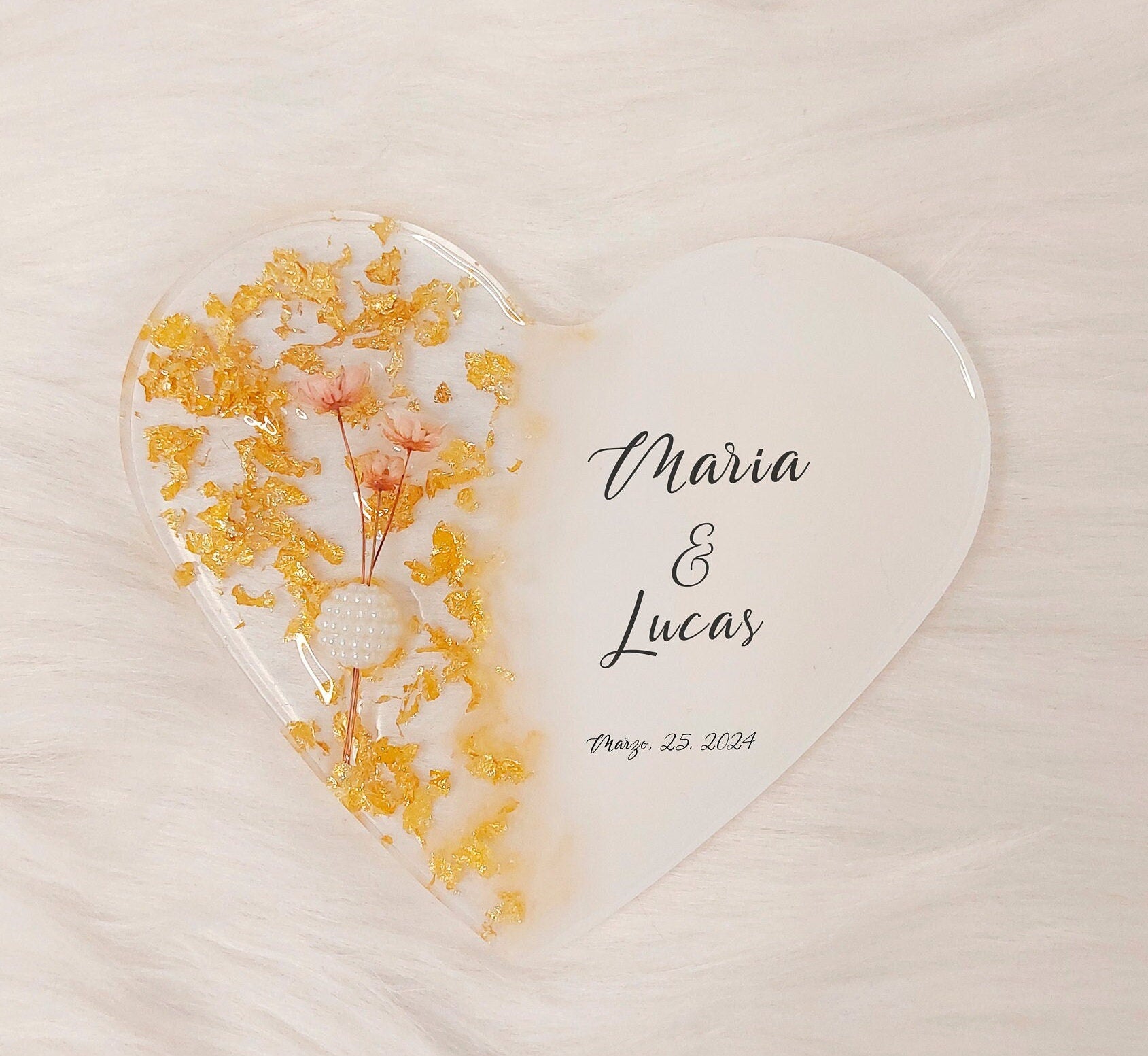 Recuerdo de boda personalizado en forma de corazón
