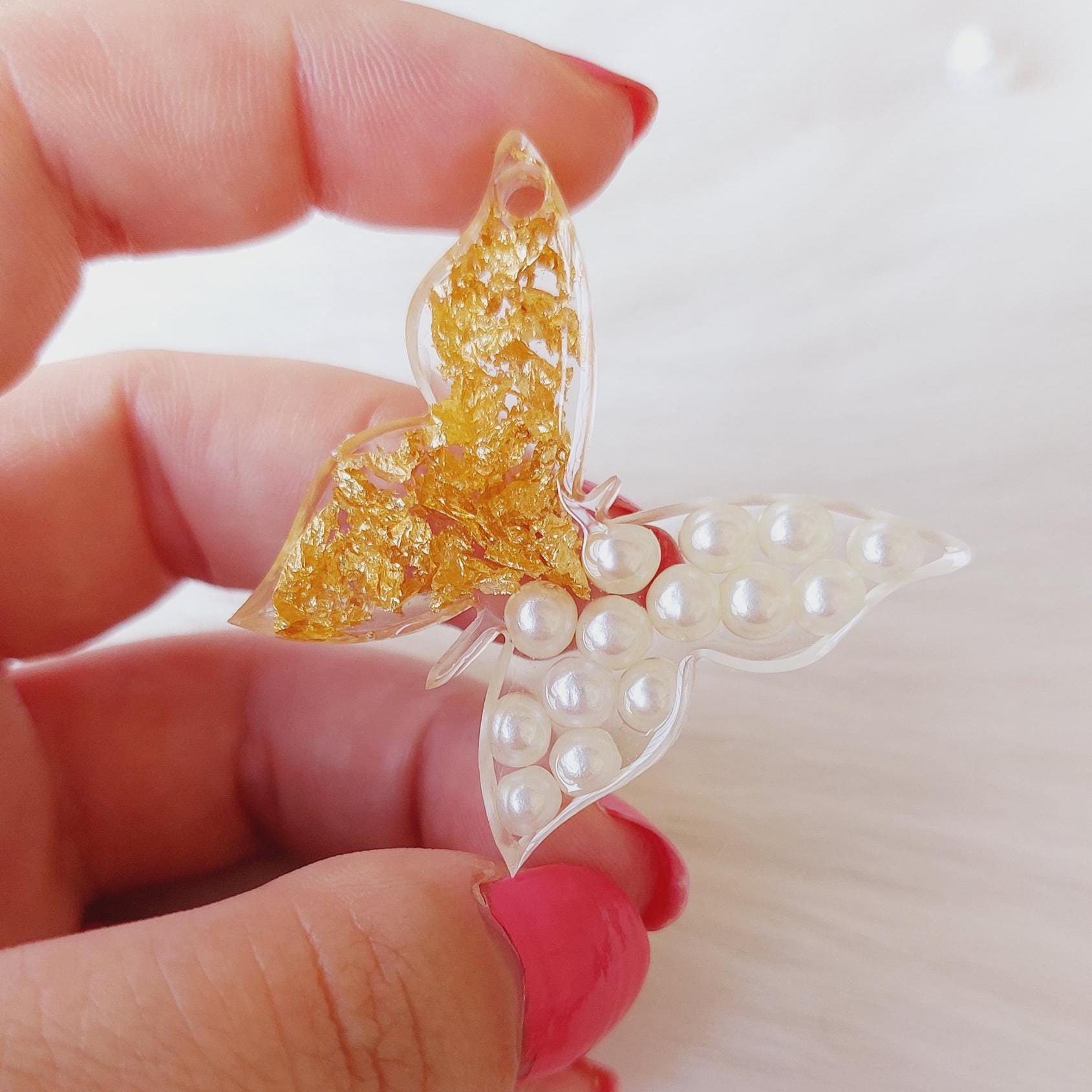 Llavero mariposa personalizado en tarjeta floral