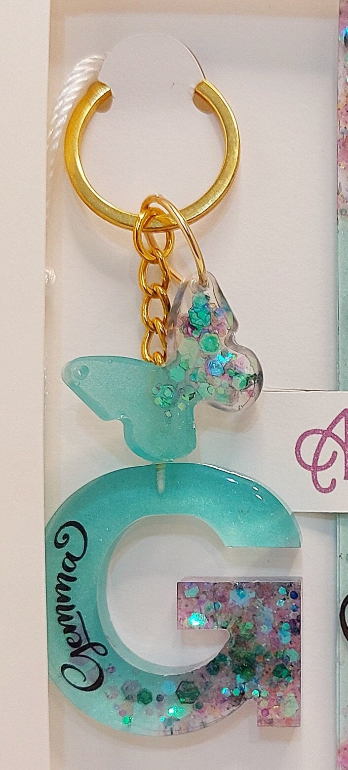 Llavero personalizado inicial en resina