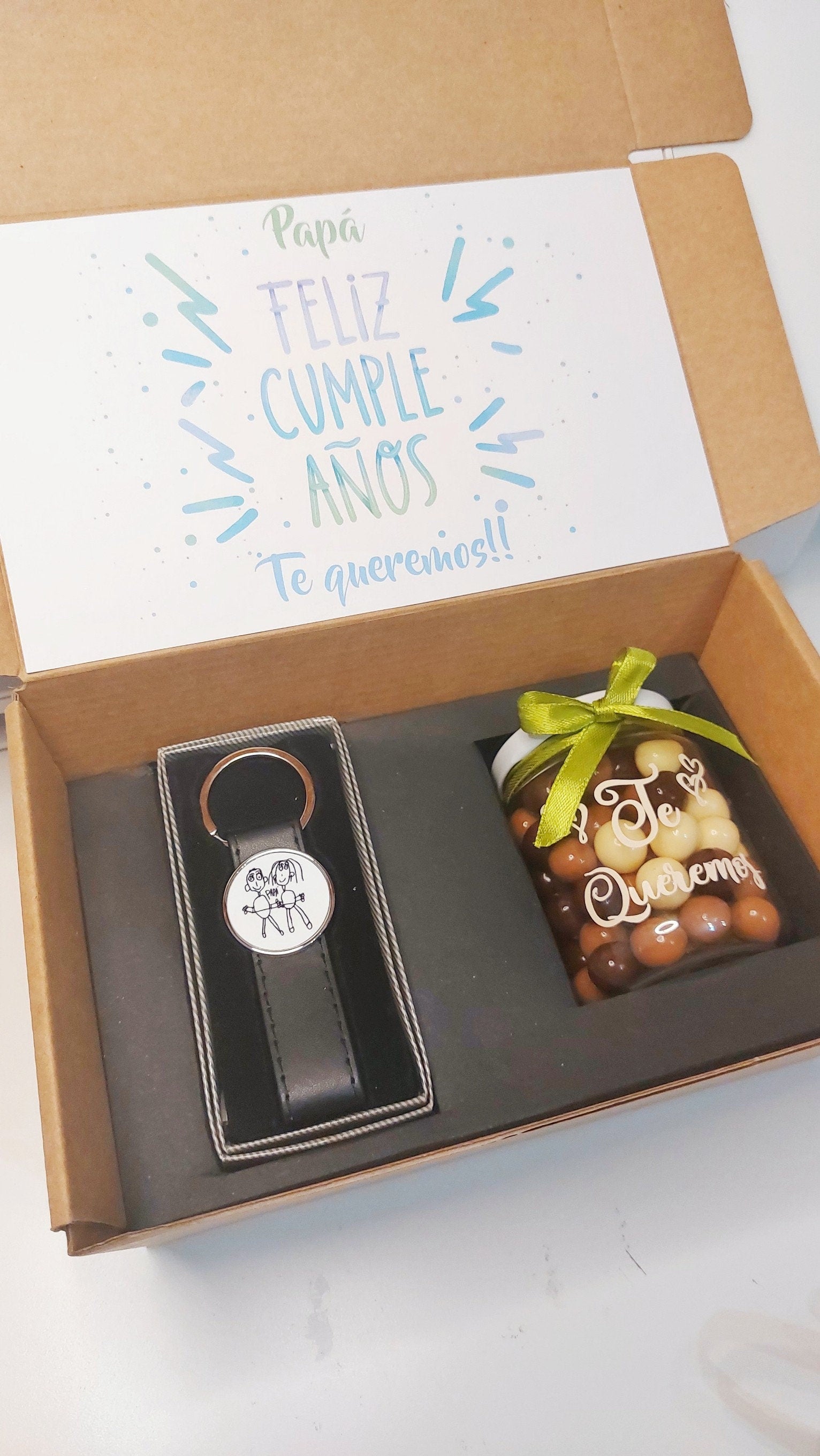 Caja regalo llavero + chocolates