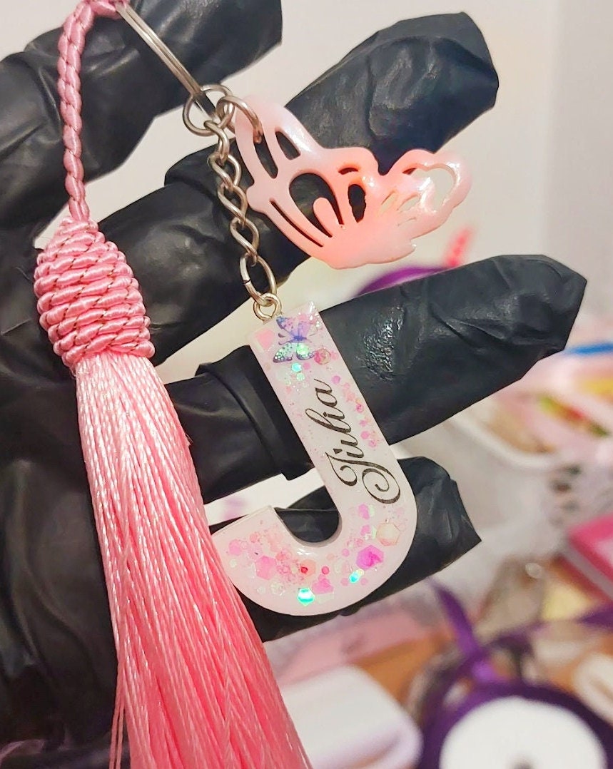 Llavero personalizado inicial en resina