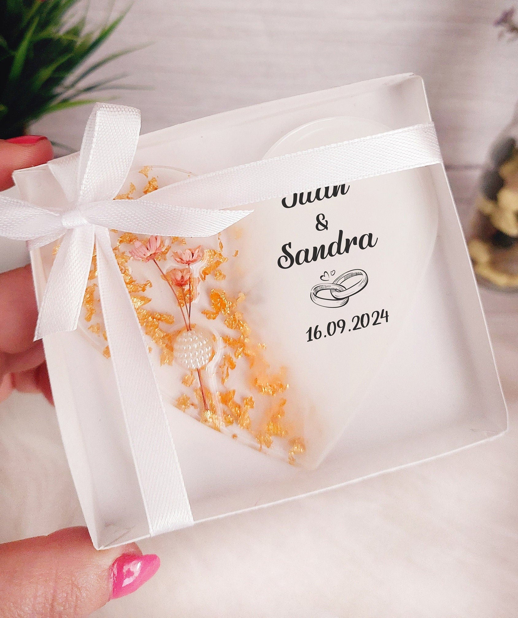 Recuerdo de boda personalizado en forma de corazón